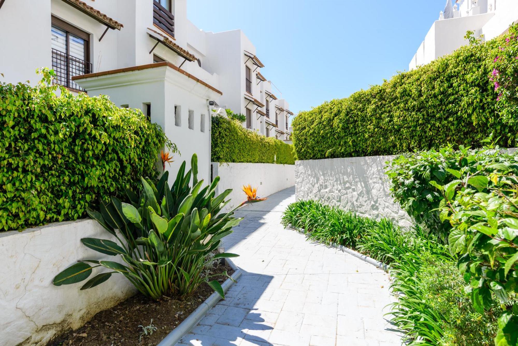 Golf Hills Bed & Breakfast Estepona Exterior photo
