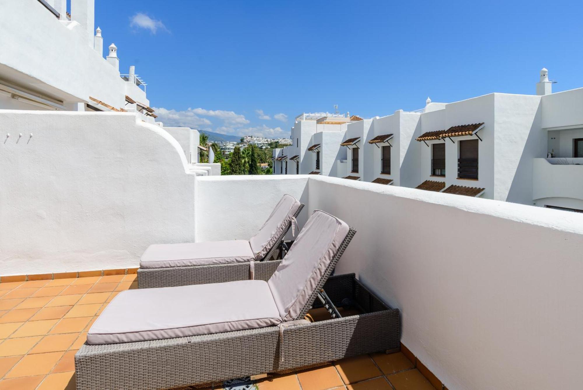 Golf Hills Bed & Breakfast Estepona Exterior photo