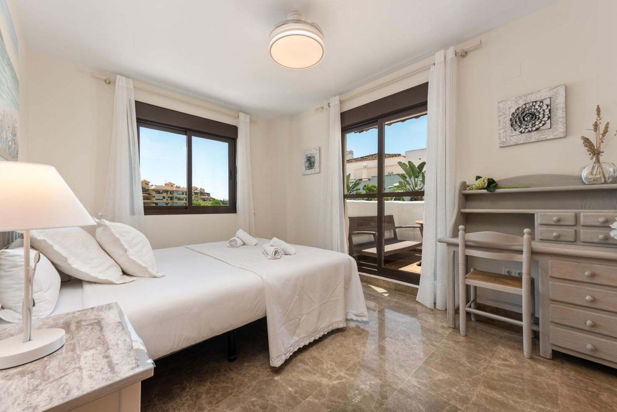 Golf Hills Bed & Breakfast Estepona Exterior photo