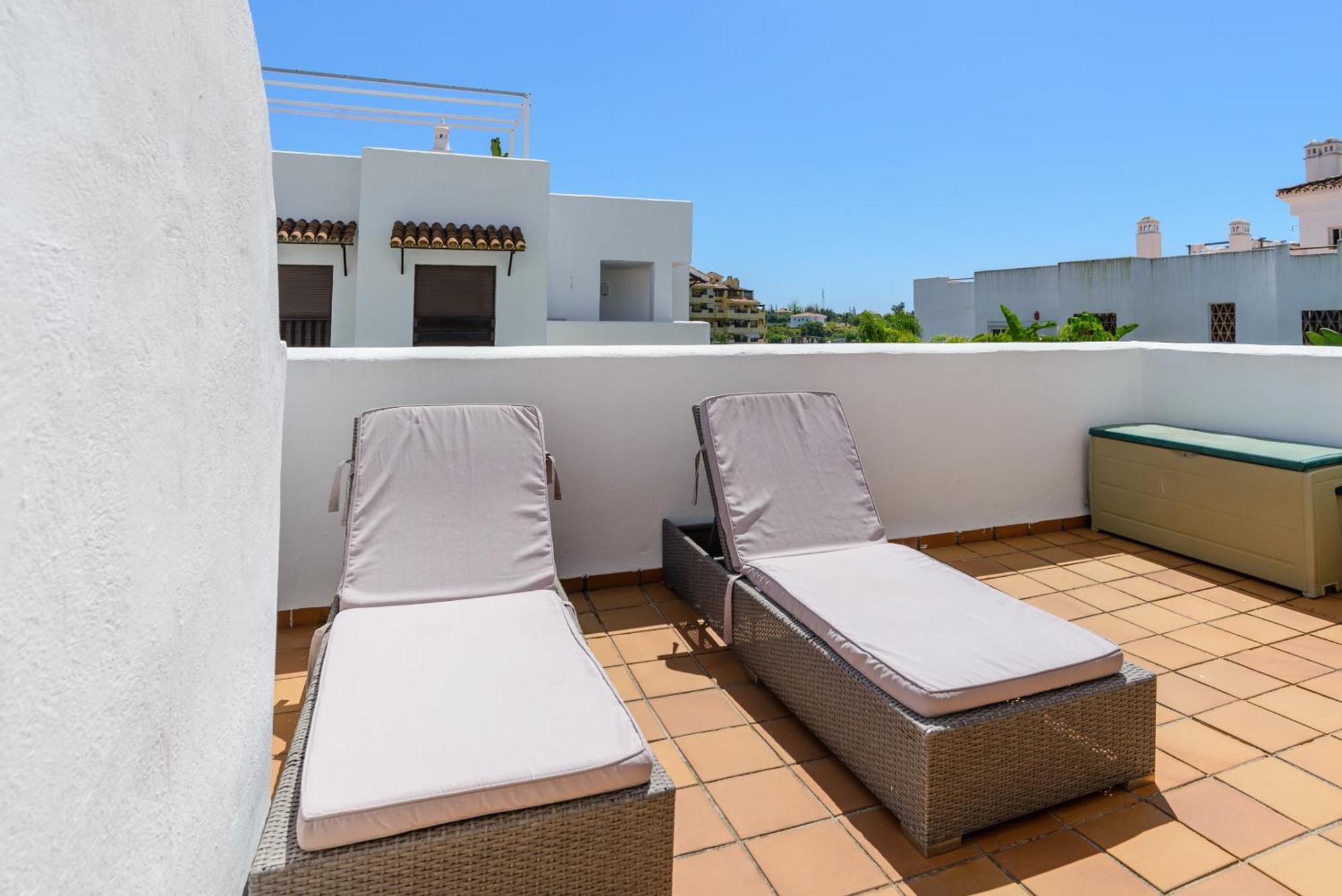 Golf Hills Bed & Breakfast Estepona Exterior photo