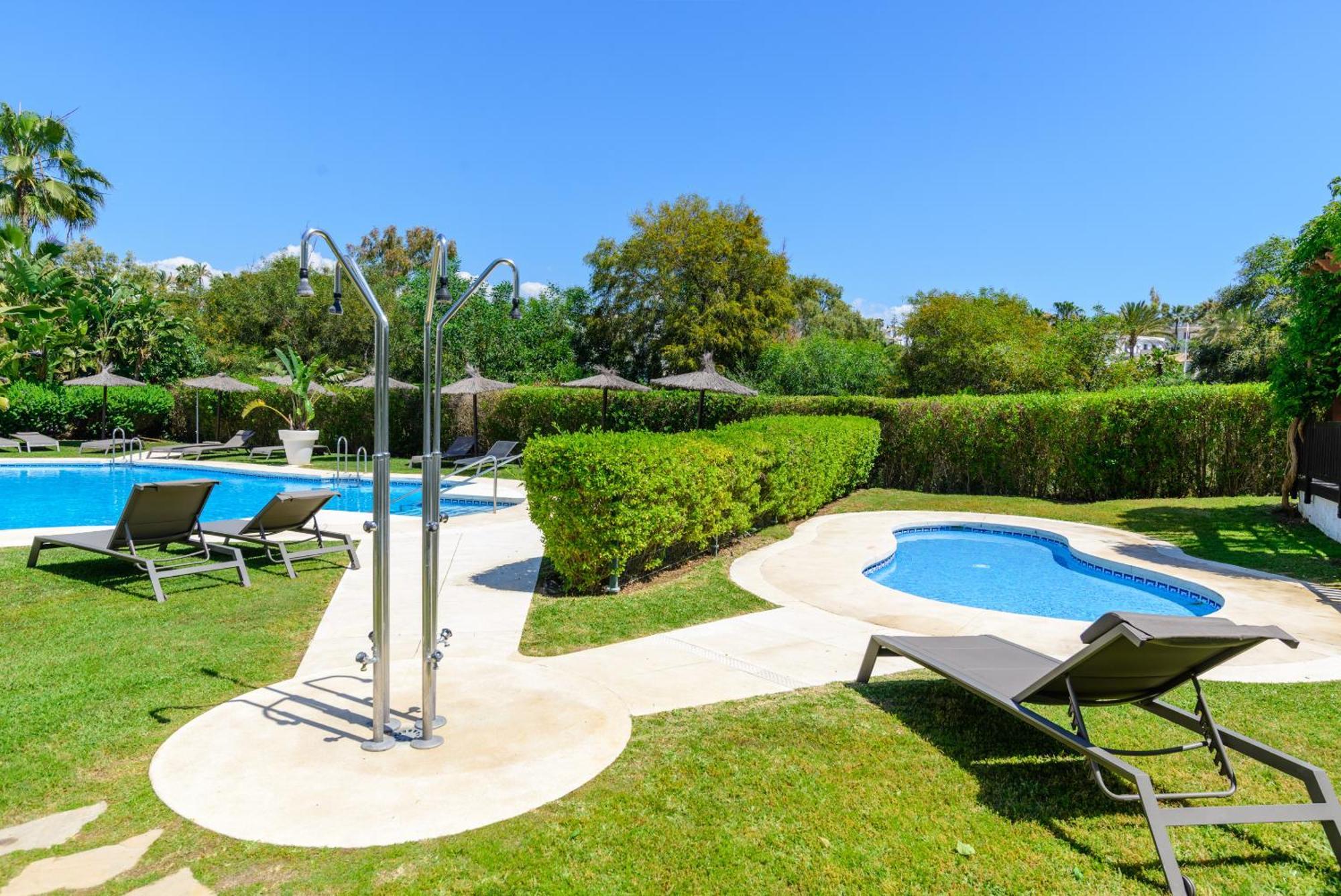 Golf Hills Bed & Breakfast Estepona Exterior photo