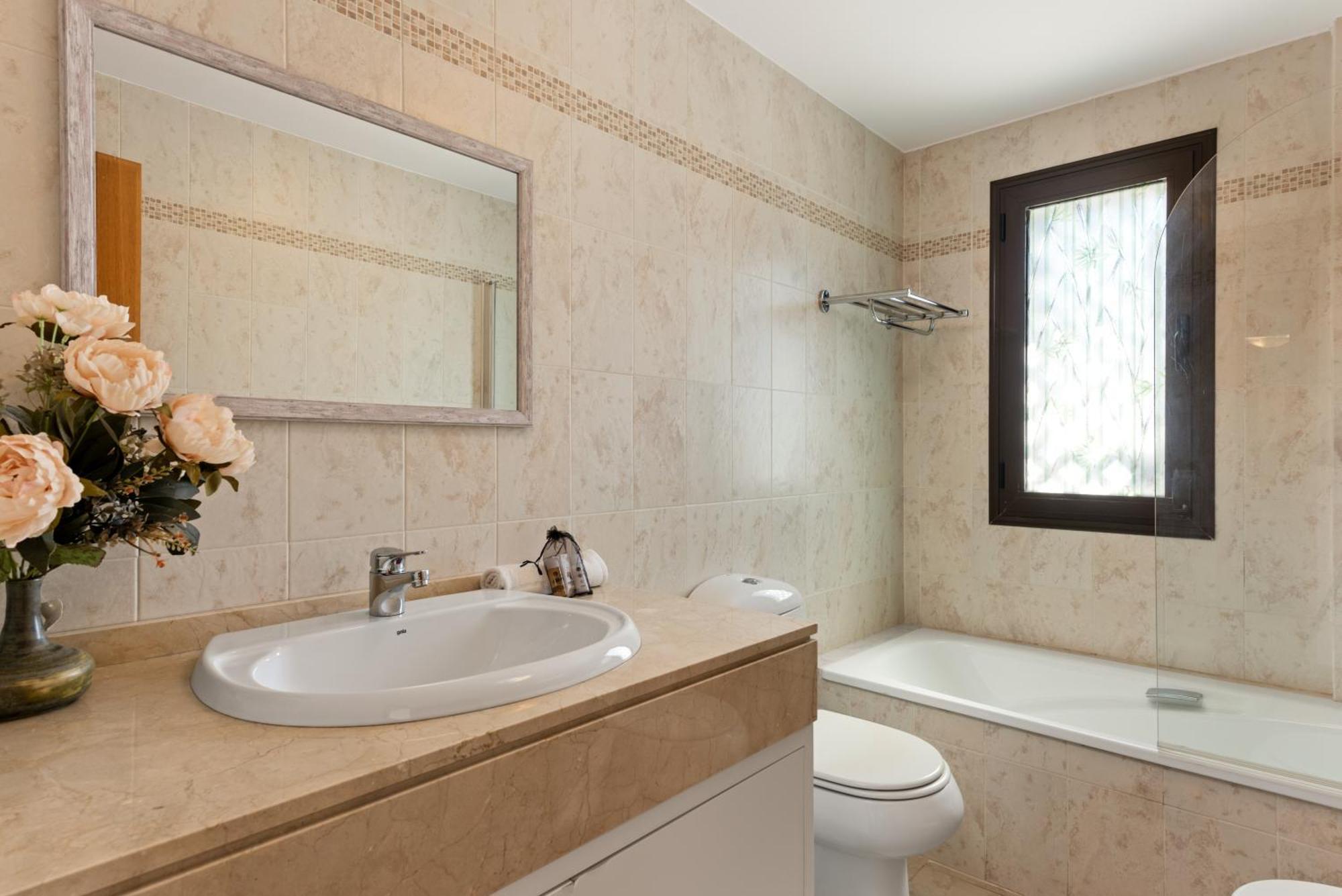 Golf Hills Bed & Breakfast Estepona Exterior photo